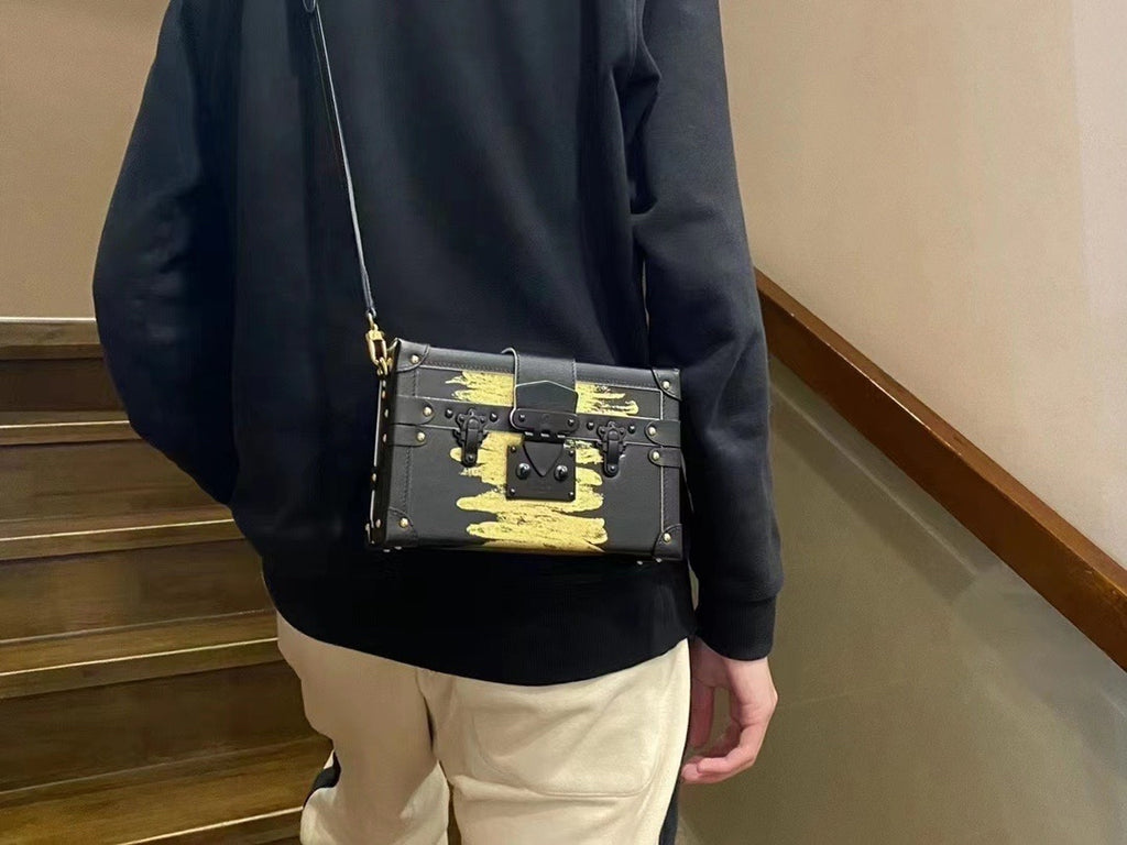 Louis Vuitton Black M54266