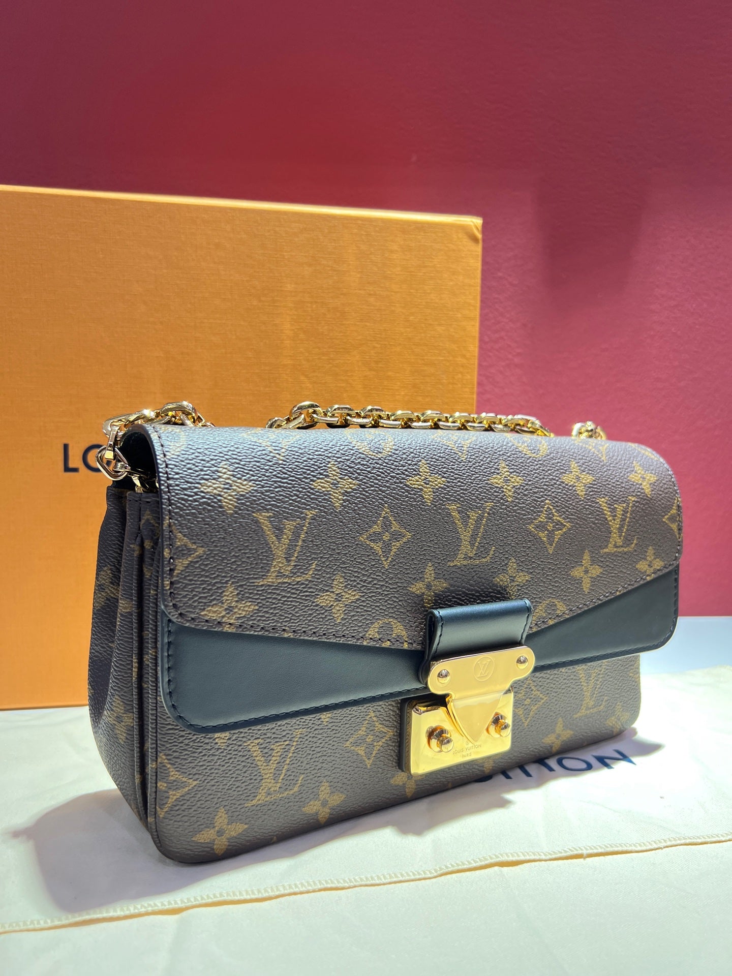 Louis Vuitton Canvas 24.5 x 15 x 6.5 M46126