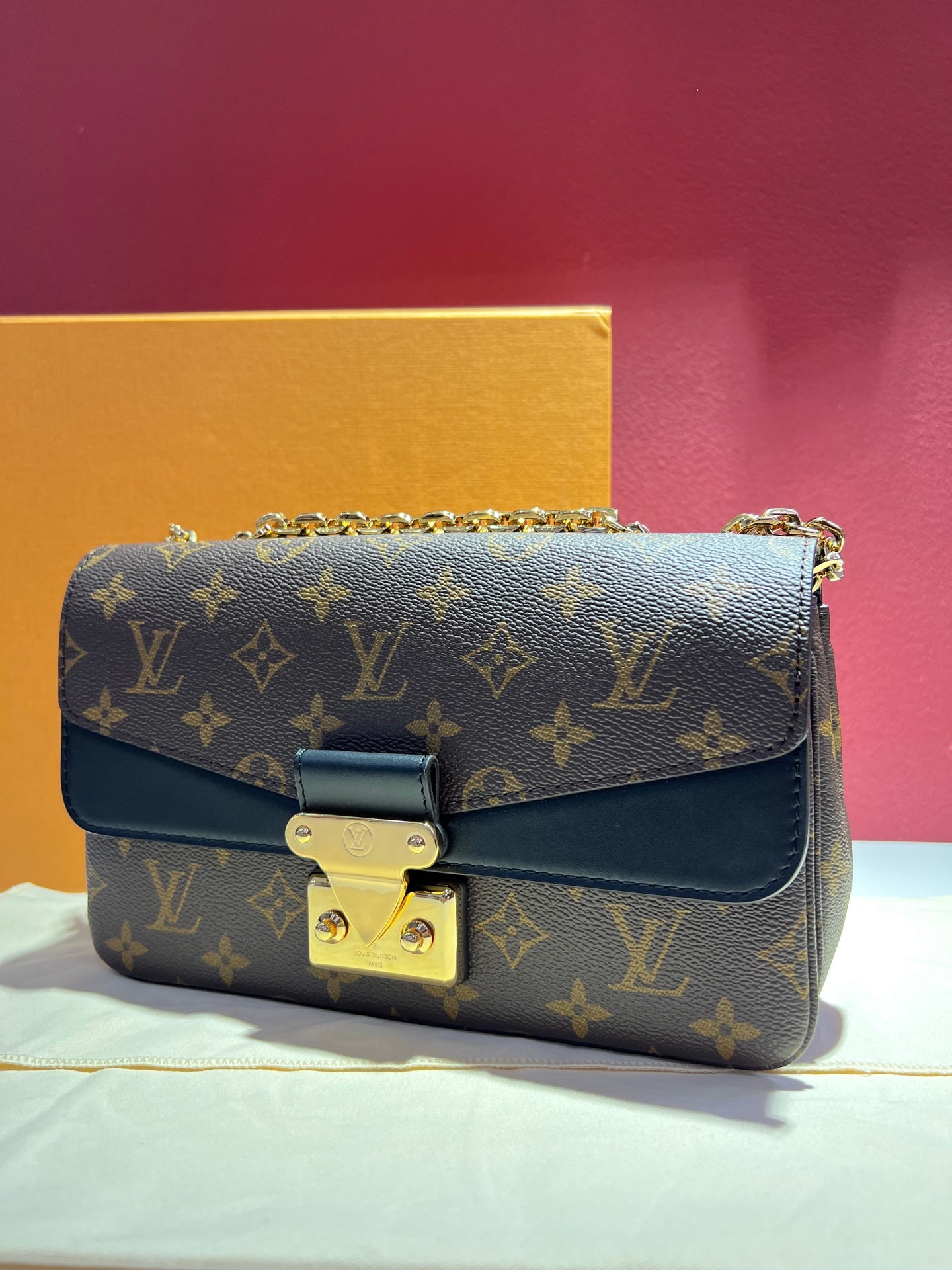 Louis Vuitton Canvas 24.5 x 15 x 6.5 M46126