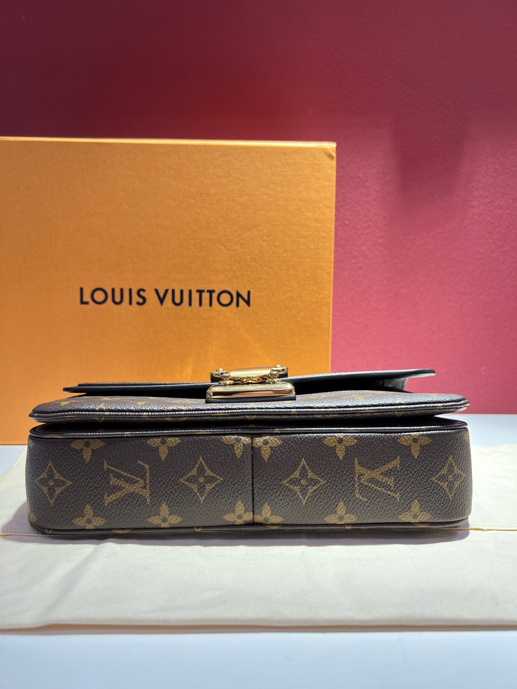 Louis Vuitton Canvas 24.5 x 15 x 6.5 M46126