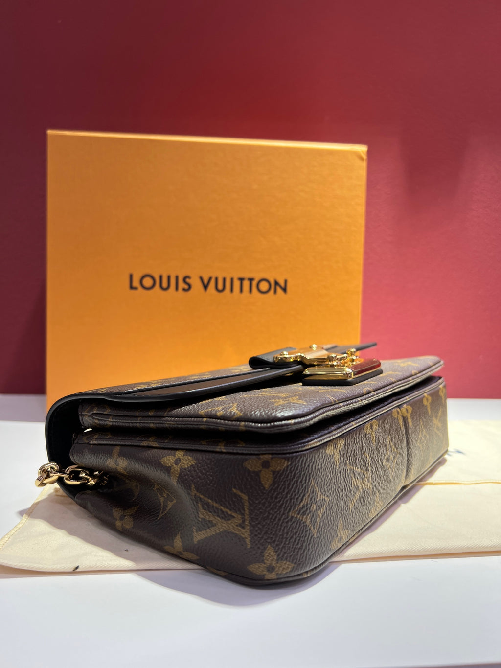 Louis Vuitton Canvas 24.5 x 15 x 6.5 M46126