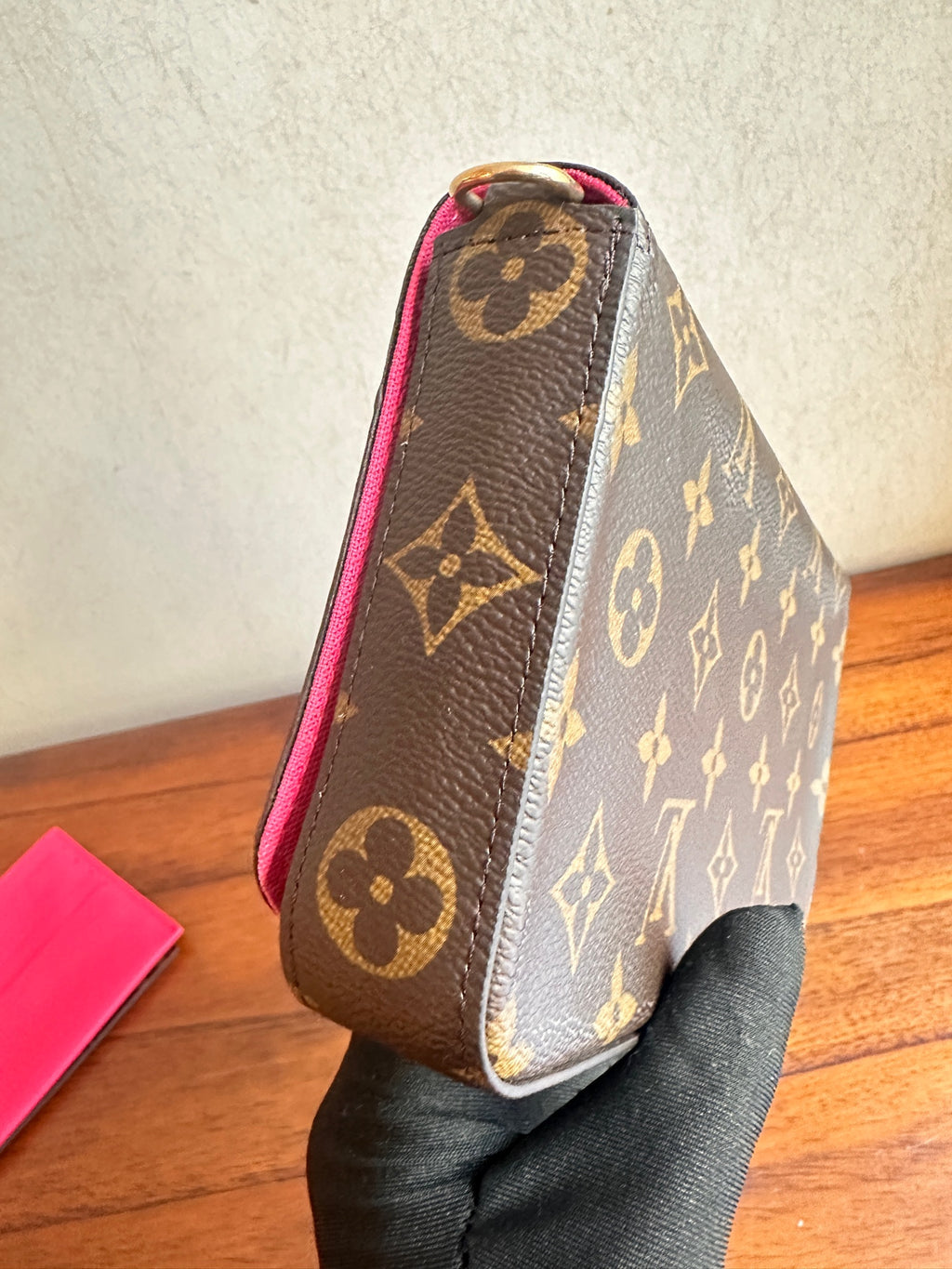 Louis Vuitton M80859