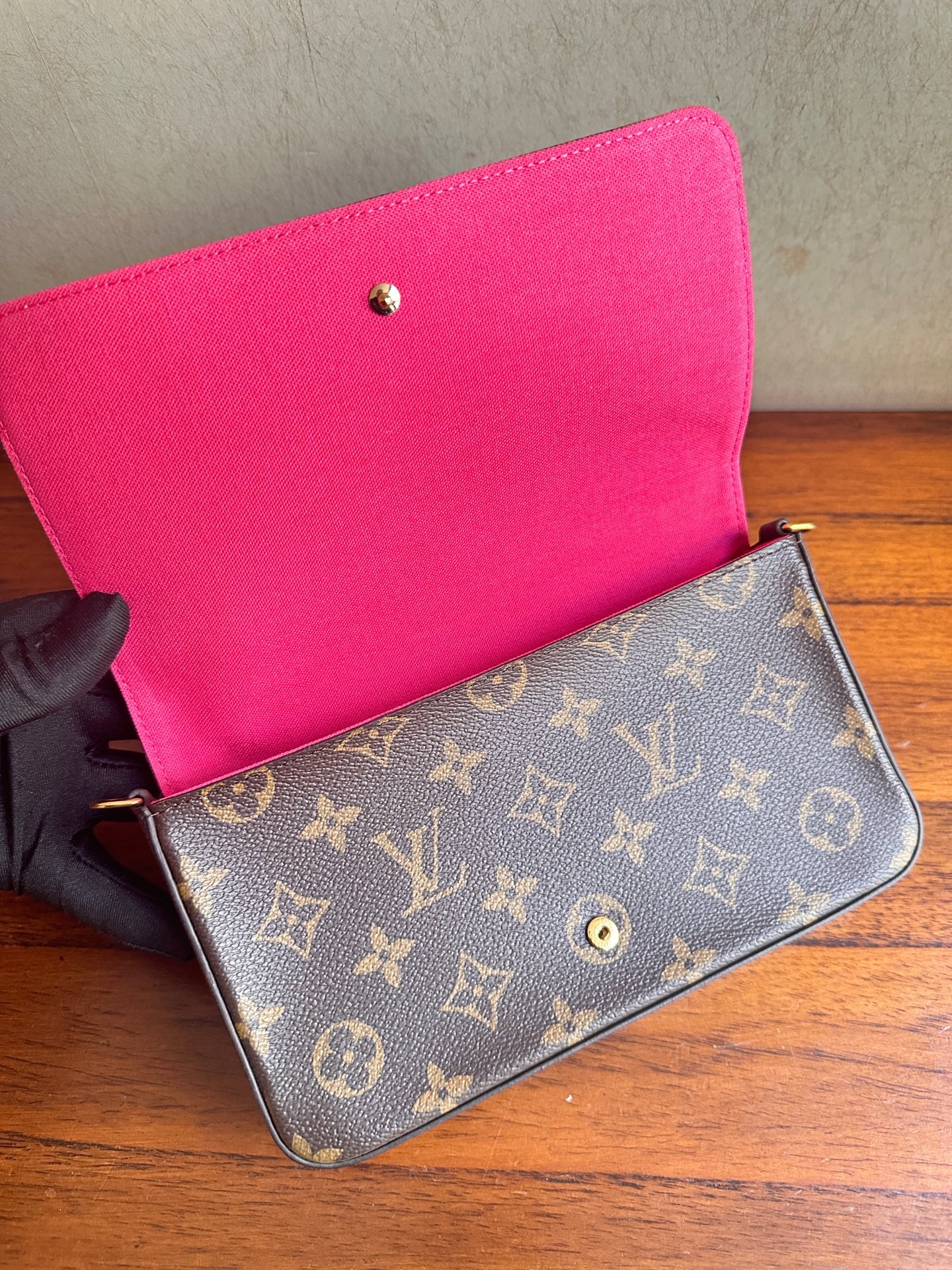 Louis Vuitton M80859