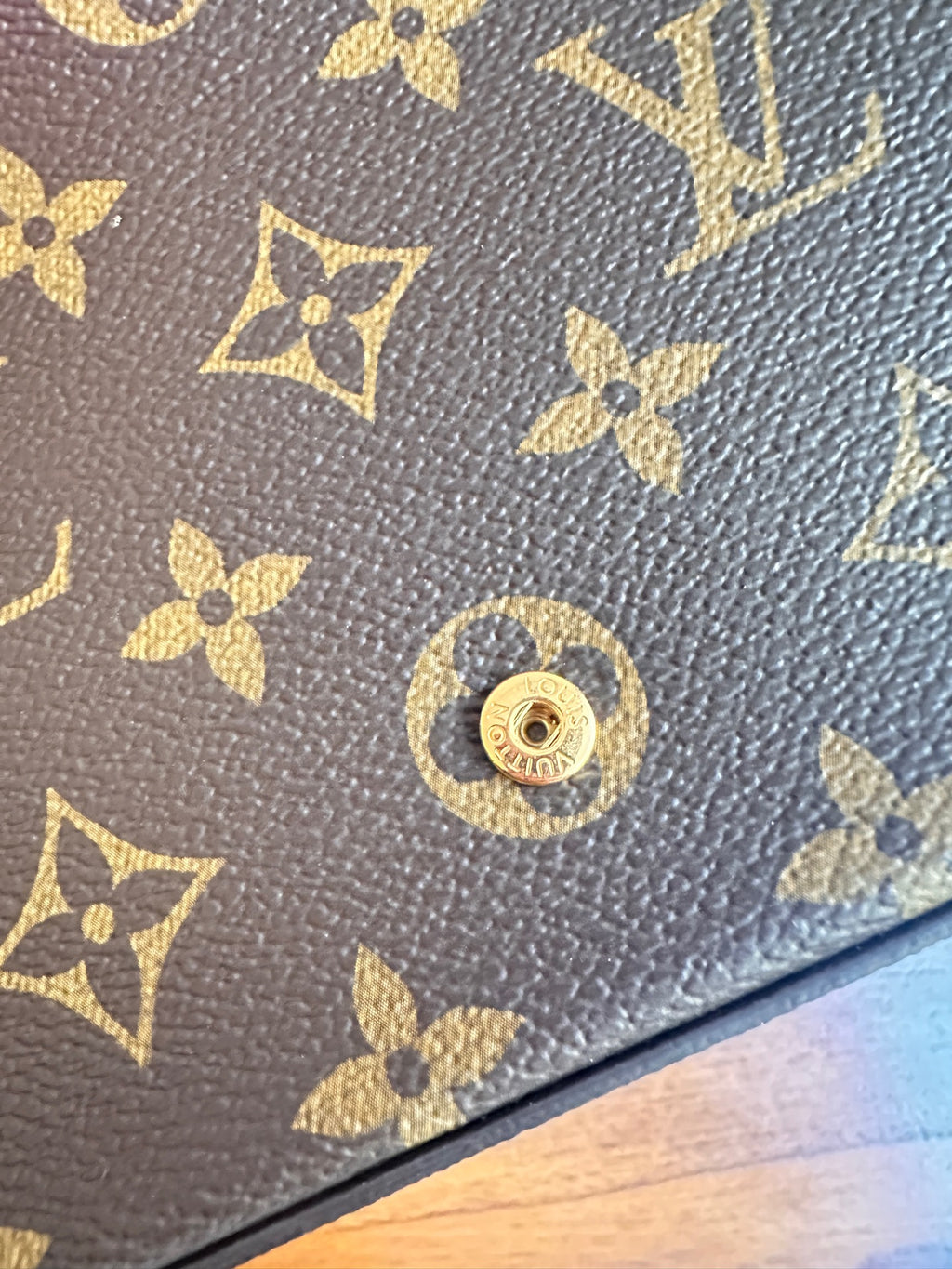 Louis Vuitton M80859