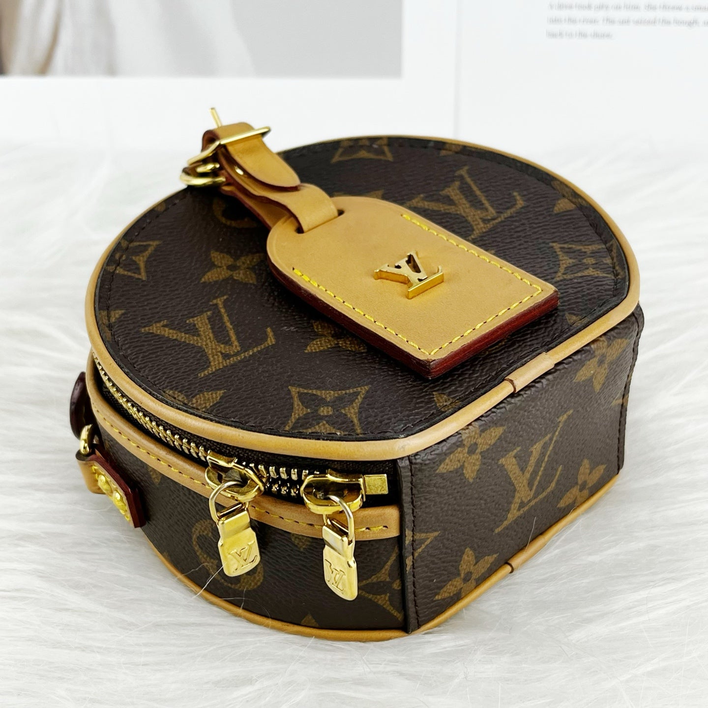 Louis Vuitton MINI HAT BOX Handbag M83575
