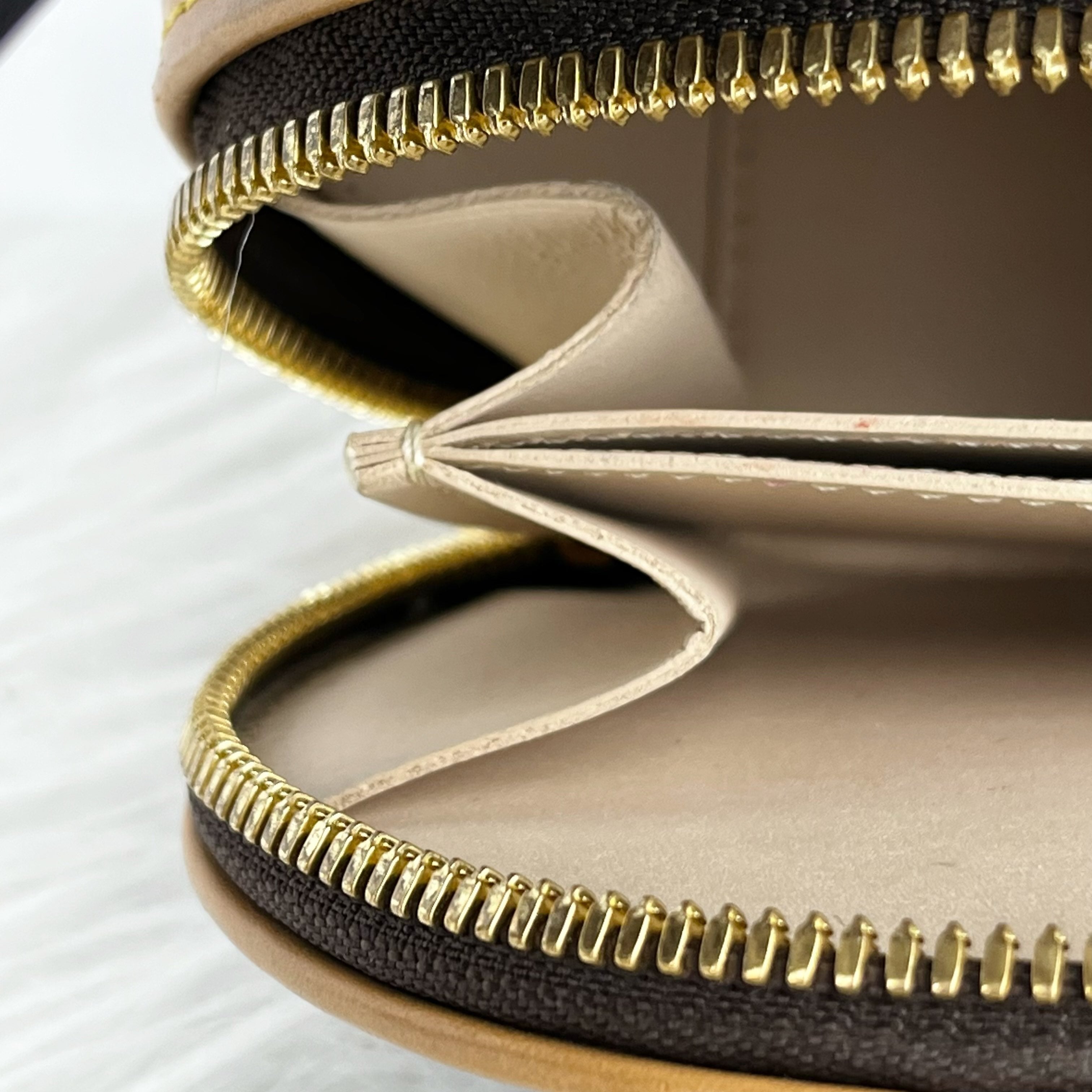 Louis Vuitton MINI HAT BOX Handbag M83575