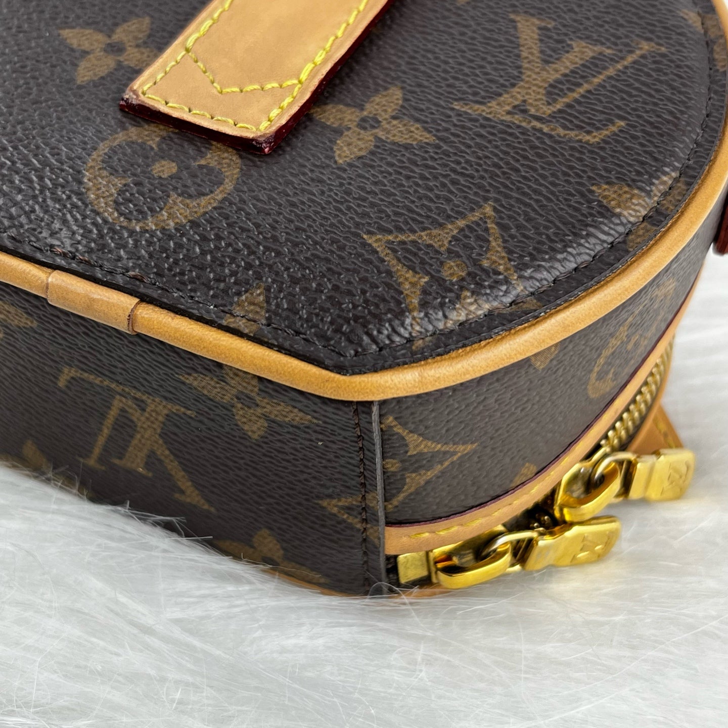Louis Vuitton MINI HAT BOX Handbag M83575