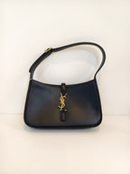 Saint laurent LE 5 À 7 baby soft grain leather handbag Leather Black 809461AADUU1000