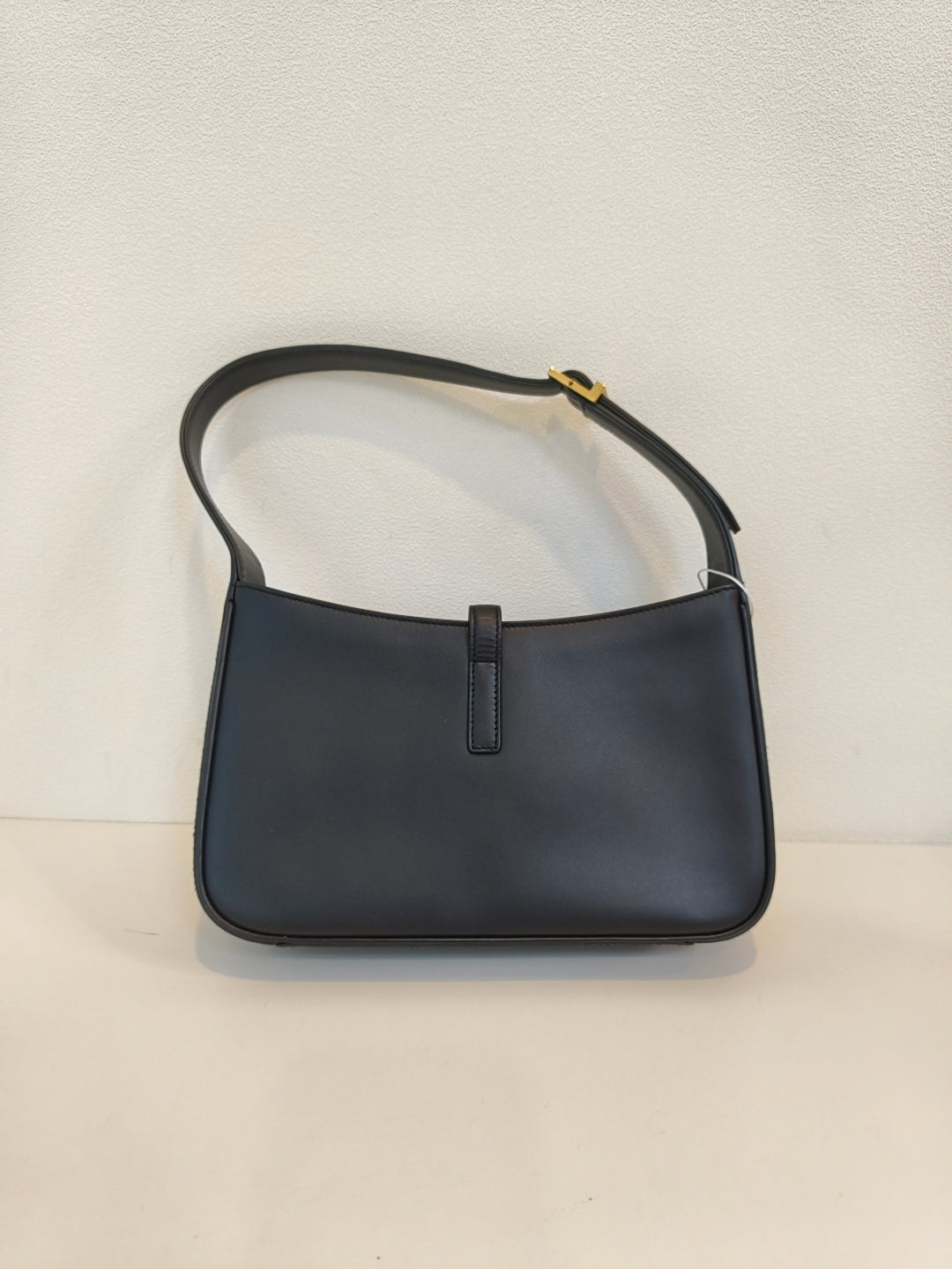 Saint laurent LE 5 À 7 baby soft grain leather handbag Leather Black Shoulder Bag
