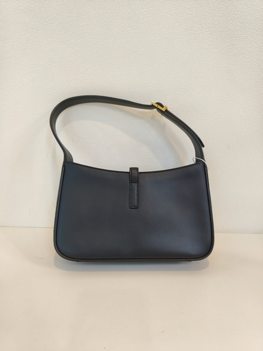 Saint laurent LE 5 À 7 baby soft grain leather handbag Leather Black 809461AADUU1000
