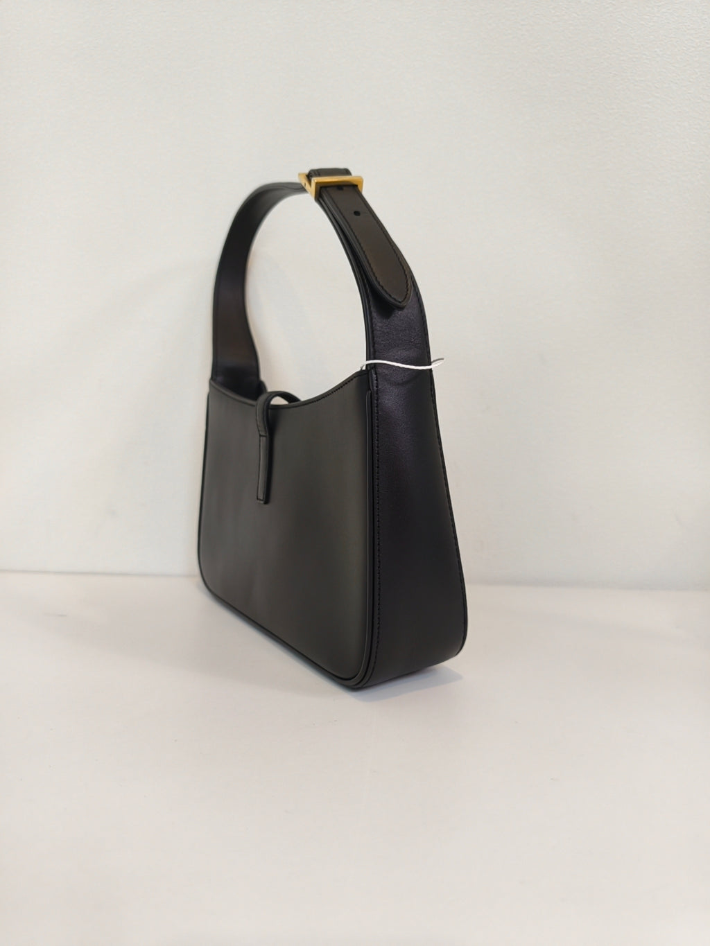 Saint laurent LE 5 À 7 baby soft grain leather handbag Leather Black 809461AADUU1000