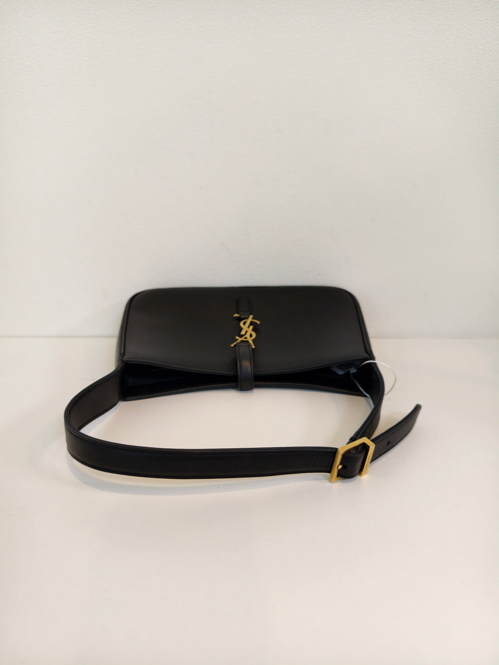 Saint laurent LE 5 À 7 baby soft grain leather handbag Leather Black 809461AADUU1000