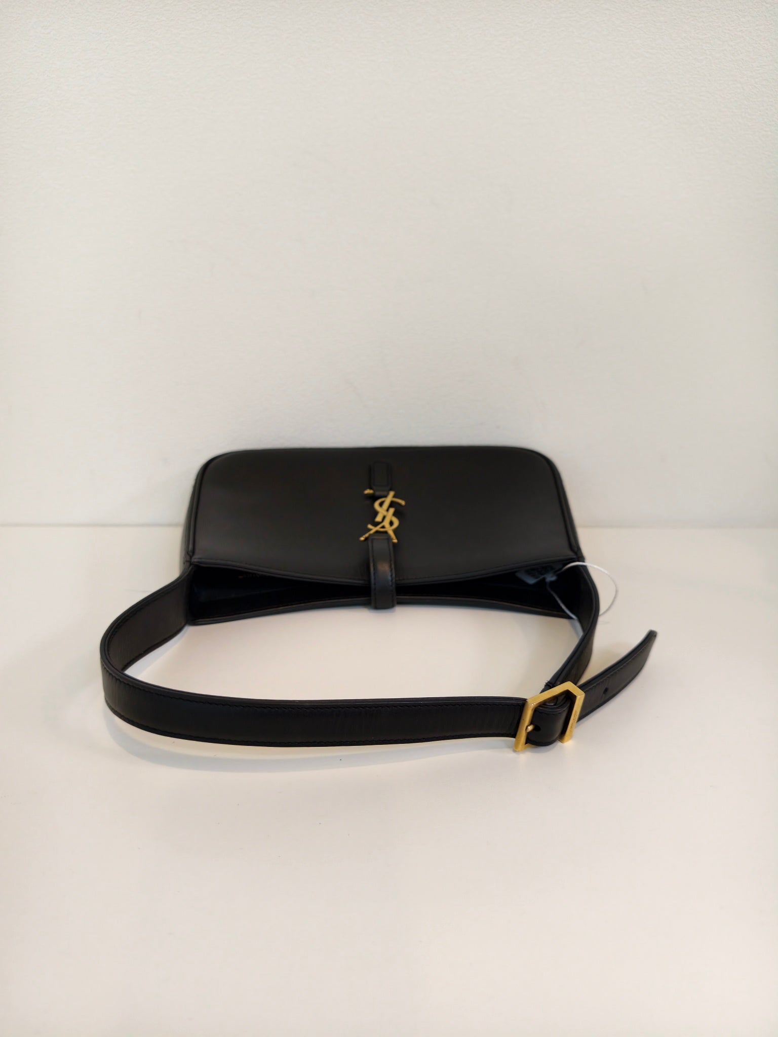 Saint laurent LE 5 À 7 baby soft grain leather handbag Leather Black 809461AADUU1000