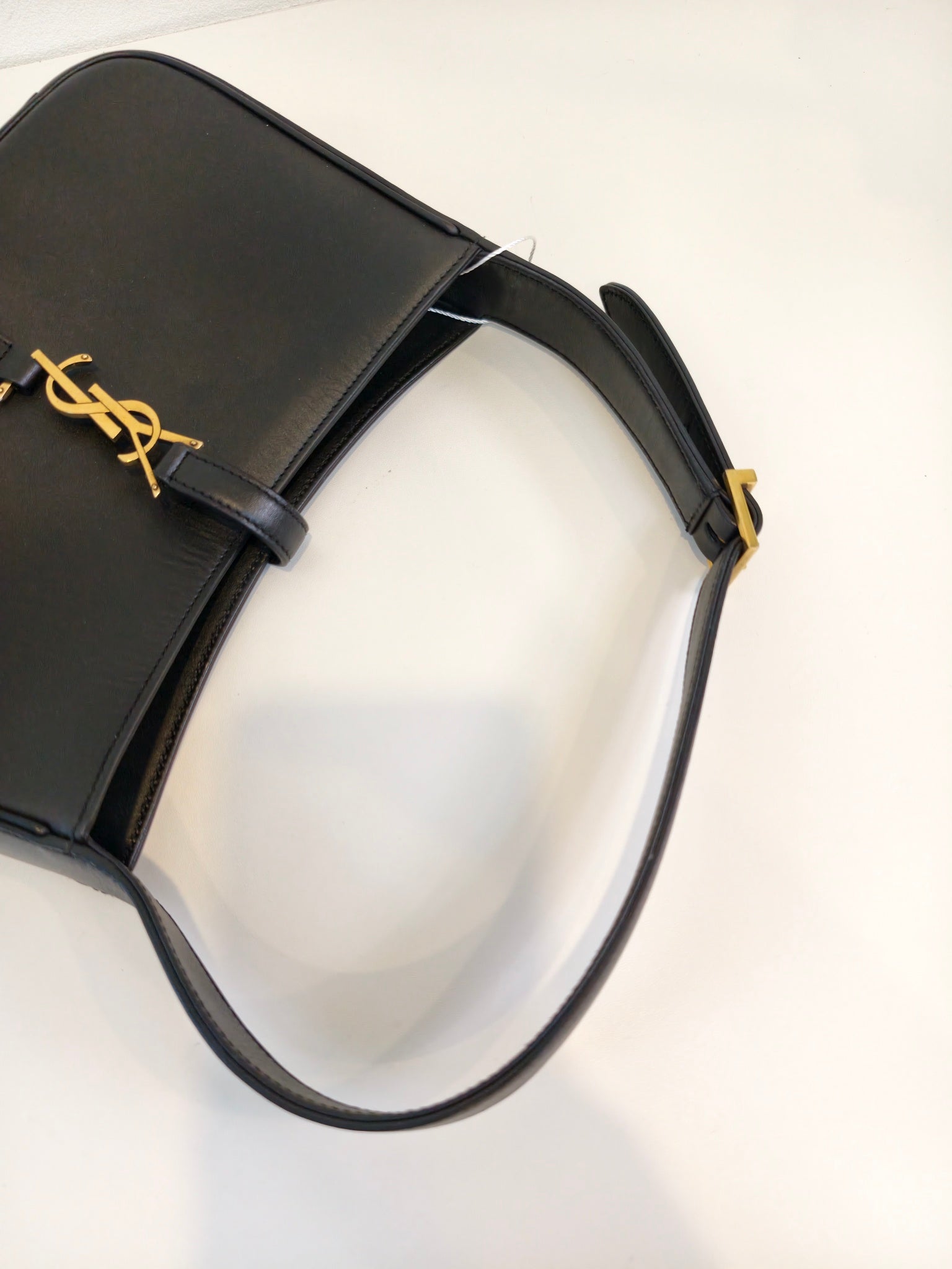 Saint laurent LE 5 À 7 baby soft grain leather handbag Leather Black Shoulder Bag