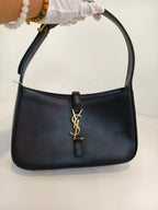 Saint laurent LE 5 À 7 baby soft grain leather handbag Leather Black 809461AADUU1000