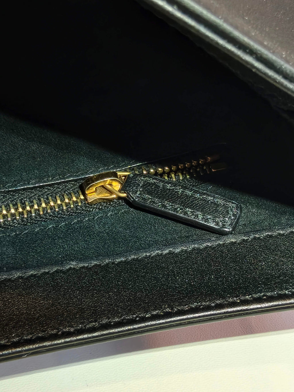 Saint laurent LE 5 À 7 baby soft grain leather handbag Leather Black Shoulder Bag