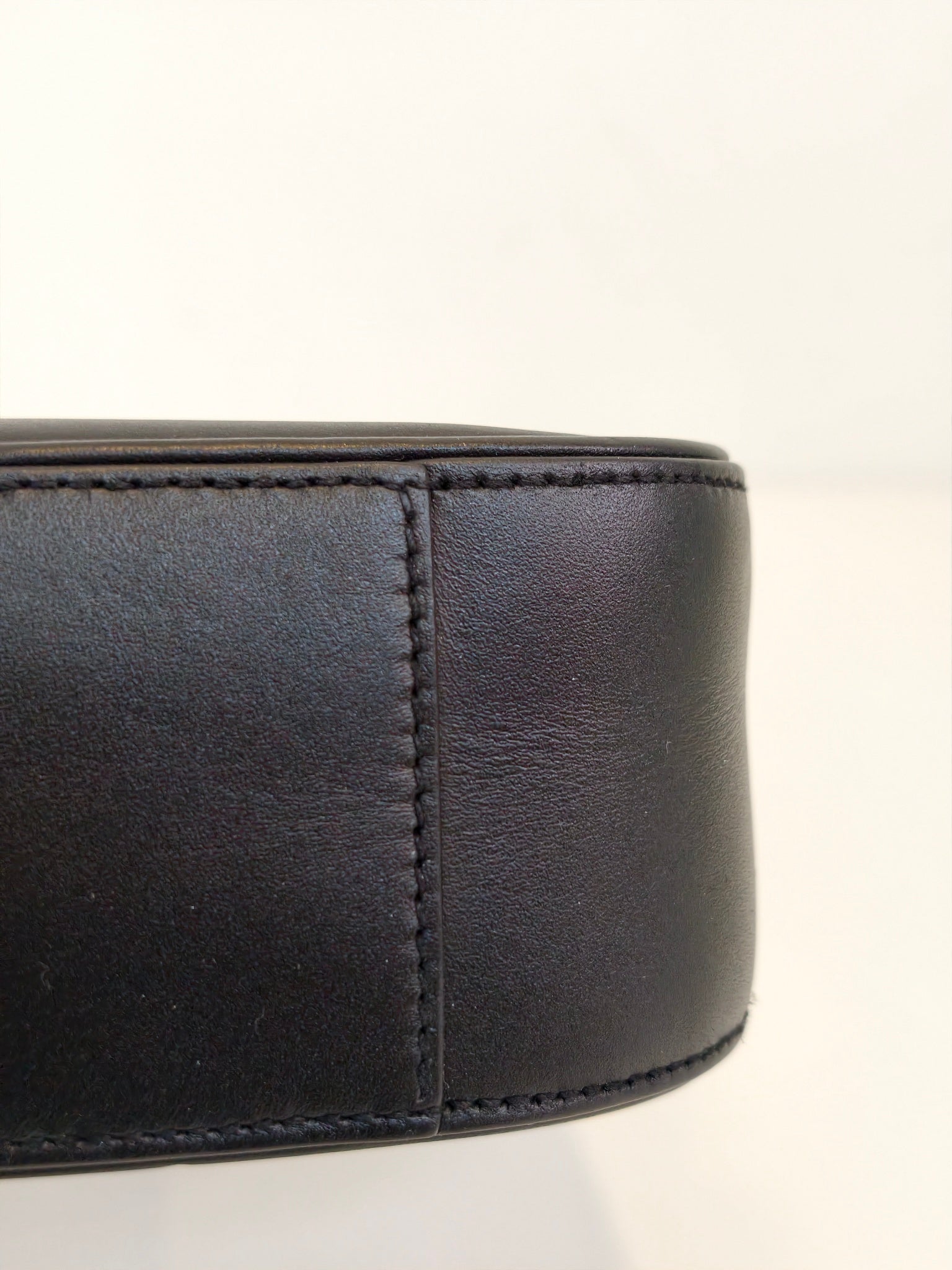 Saint laurent LE 5 À 7 baby soft grain leather handbag Leather Black Shoulder Bag