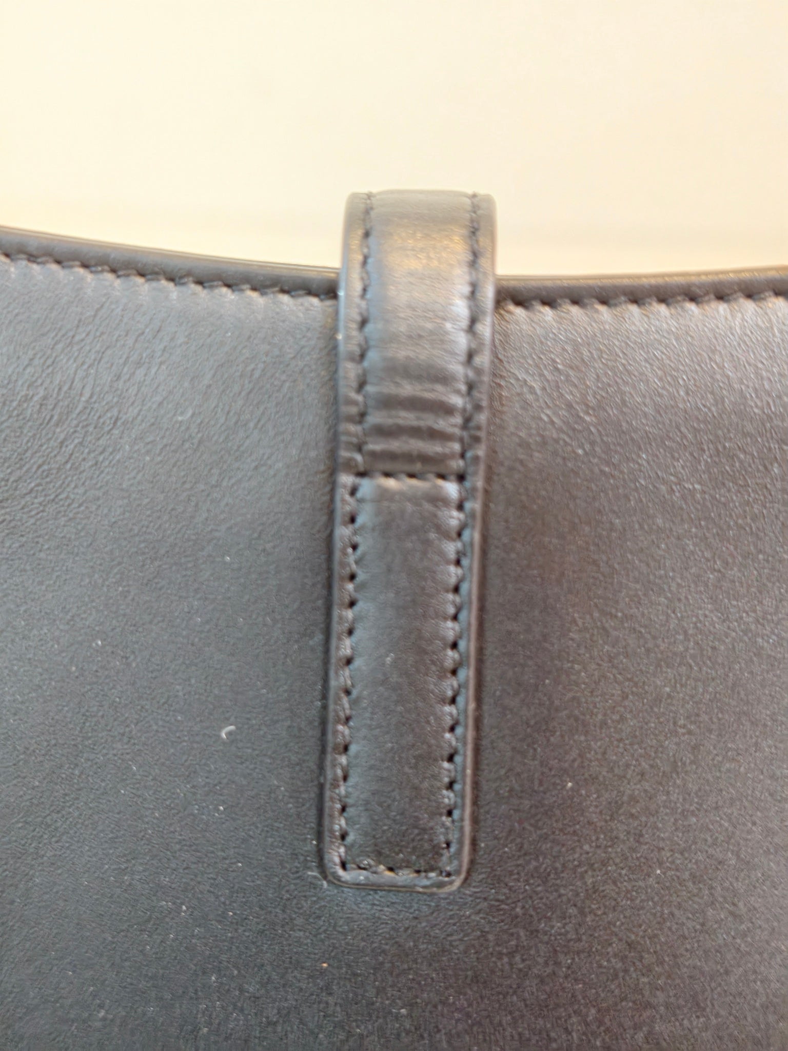 Saint laurent LE 5 À 7 baby soft grain leather handbag Leather Black Shoulder Bag