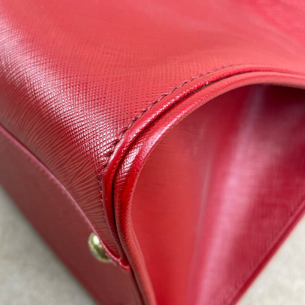 Salvatore Ferragamo Red Shoulder Bag