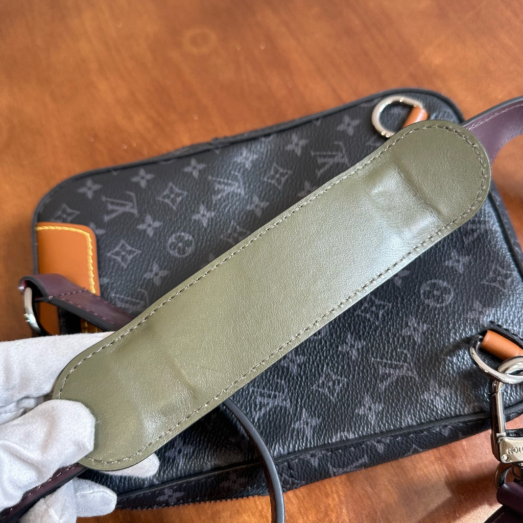 Louis Vuitton Sling Bag M45439