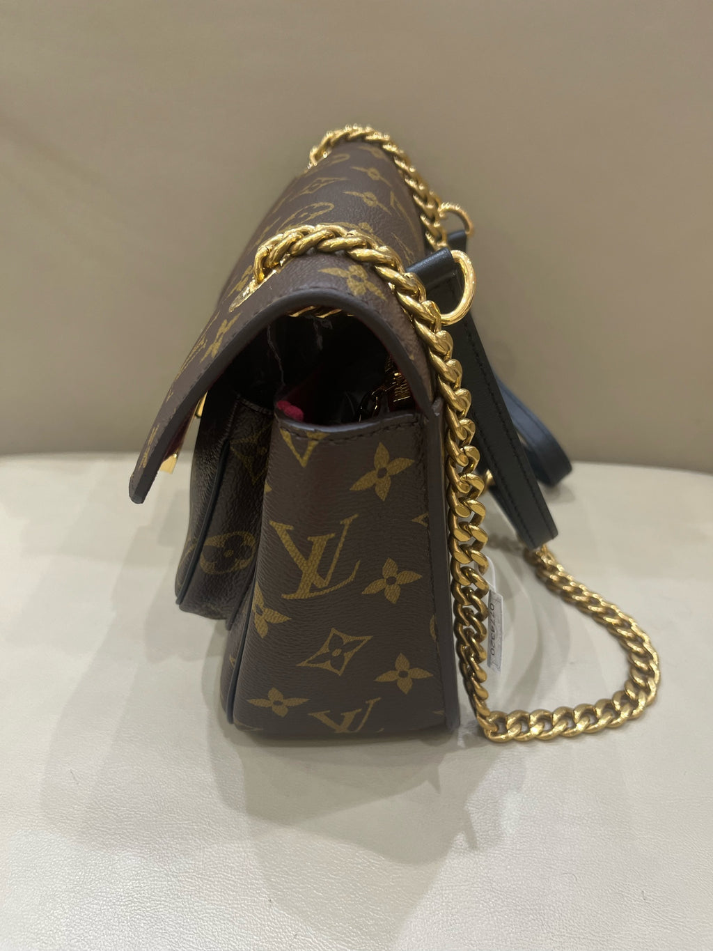 Louis Vuitton Passy Crossbody 23 x 17 x 9 M45592