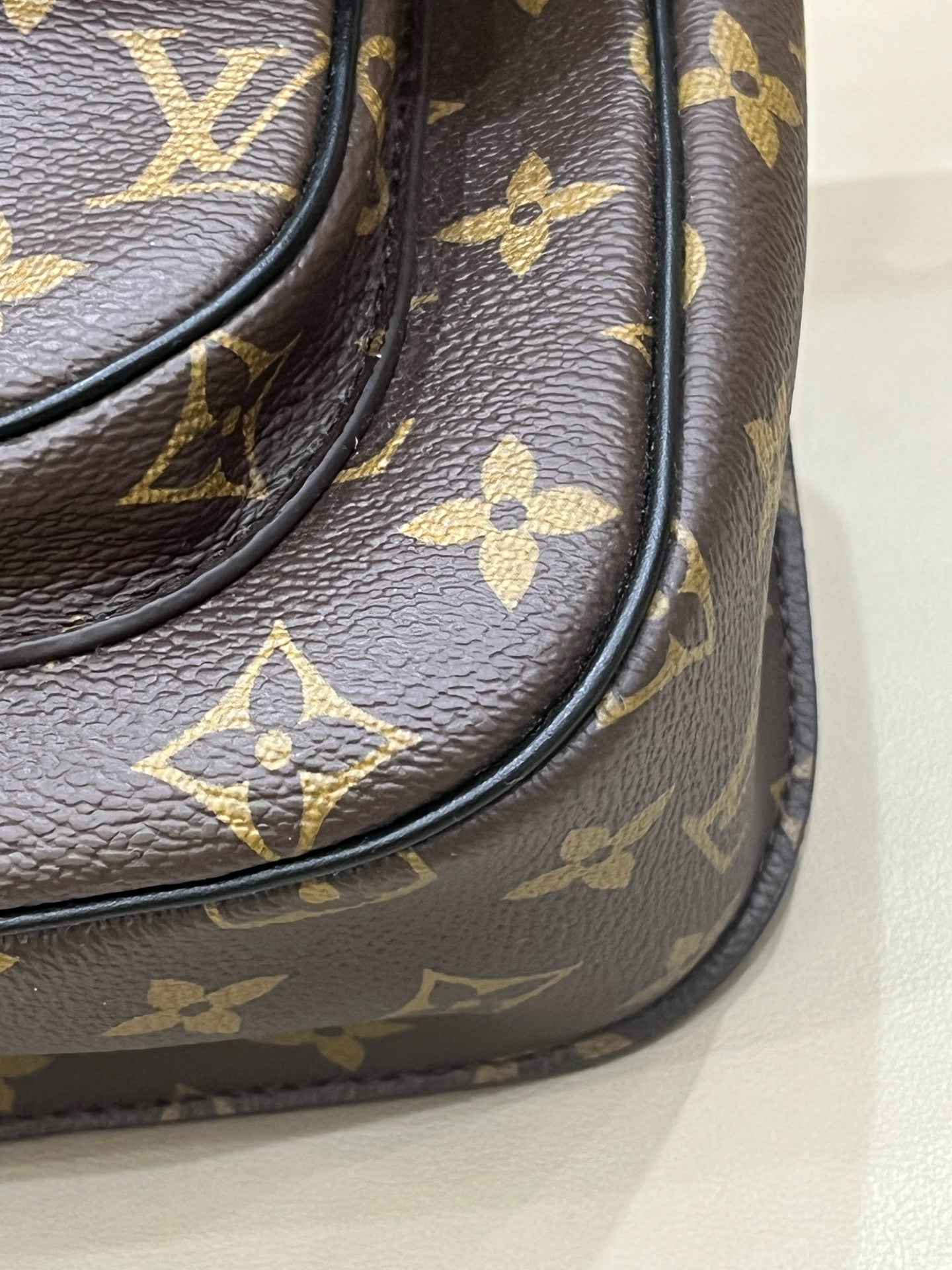 Louis Vuitton Passy Crossbody 23 x 17 x 9 M45592