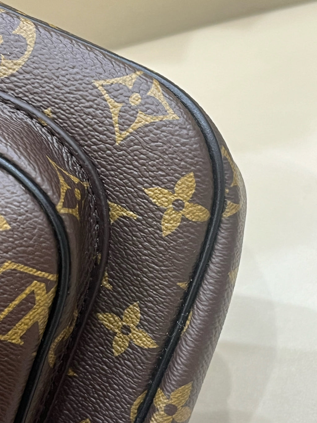 Louis Vuitton Passy Crossbody 23 x 17 x 9 M45592