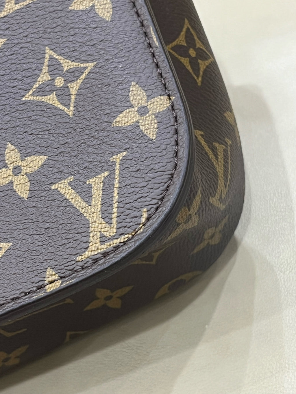 Louis Vuitton Passy Crossbody 23 x 17 x 9 M45592