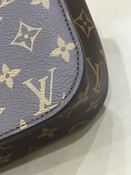 Louis Vuitton Passy Crossbody 23 x 17 x 9 M45592