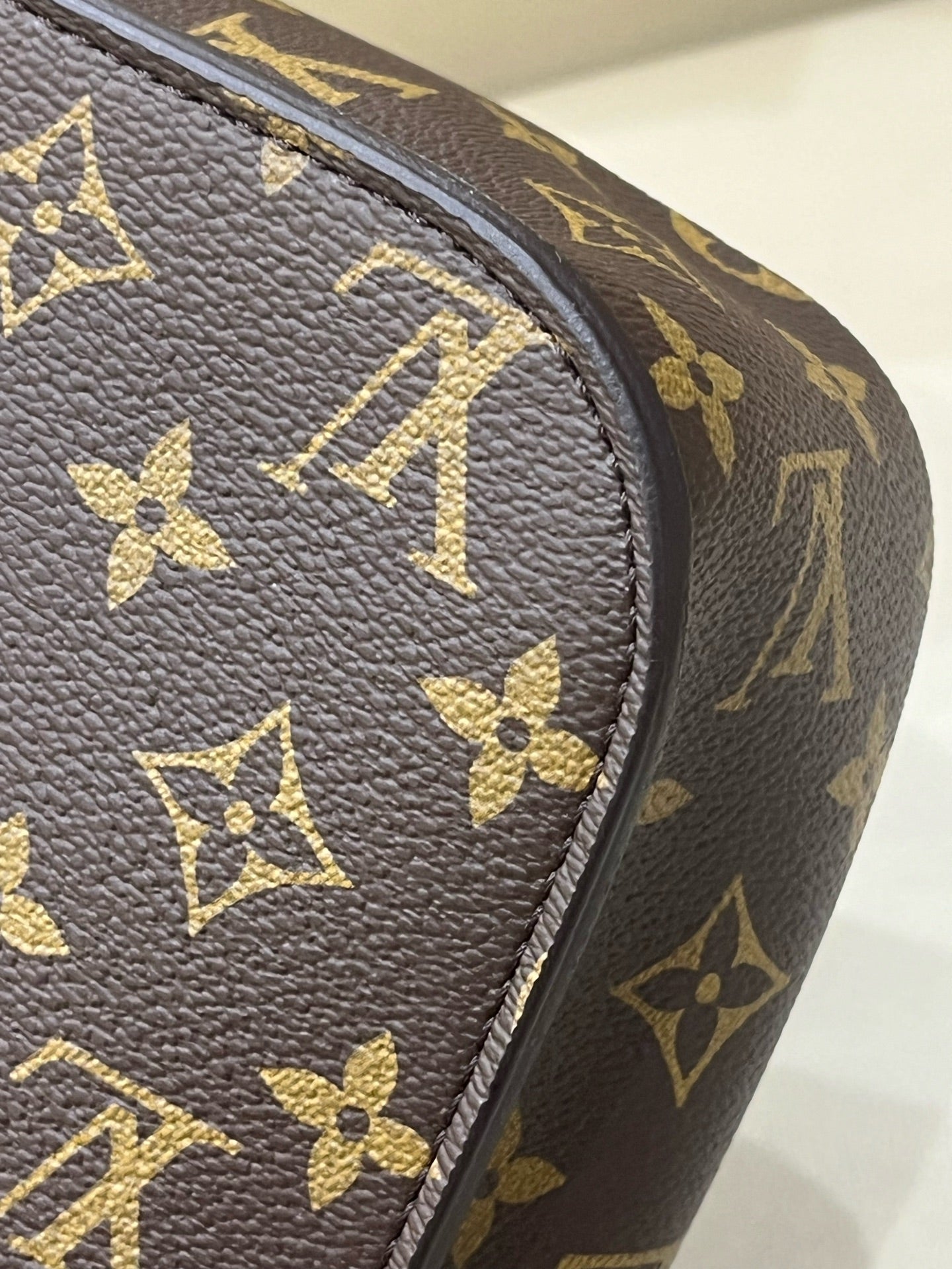 Louis Vuitton Passy Crossbody 23 x 17 x 9 M45592
