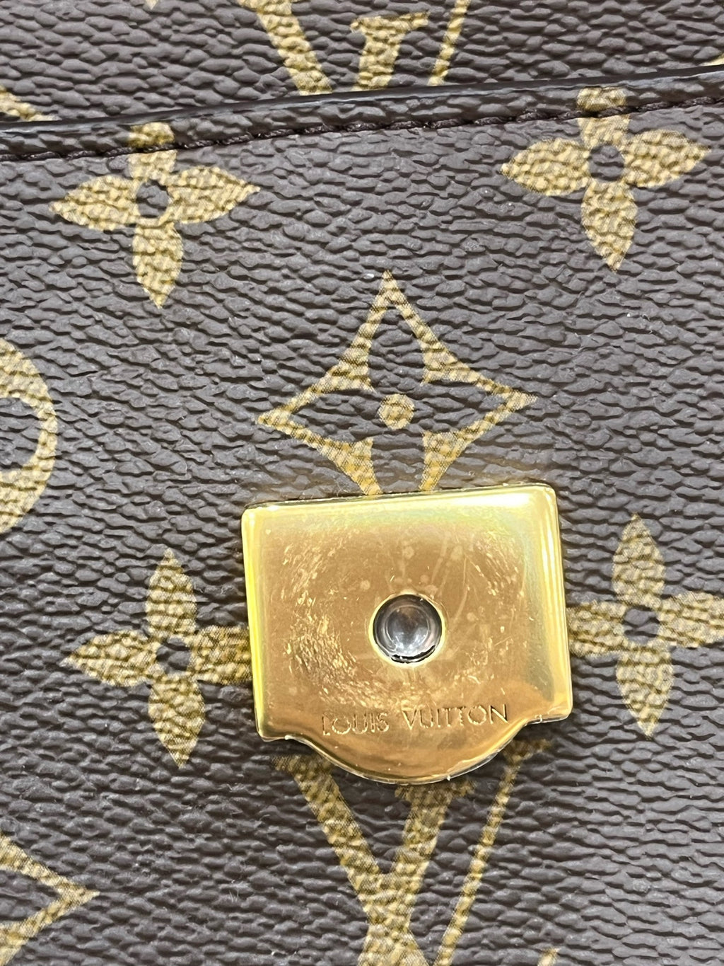 Louis Vuitton Passy Crossbody 23 x 17 x 9 M45592