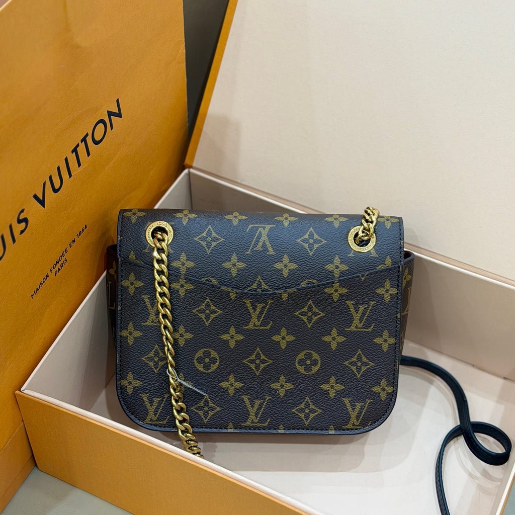 Louis Vuitton Passy Crossbody 23 x 17 x 9 M45592
