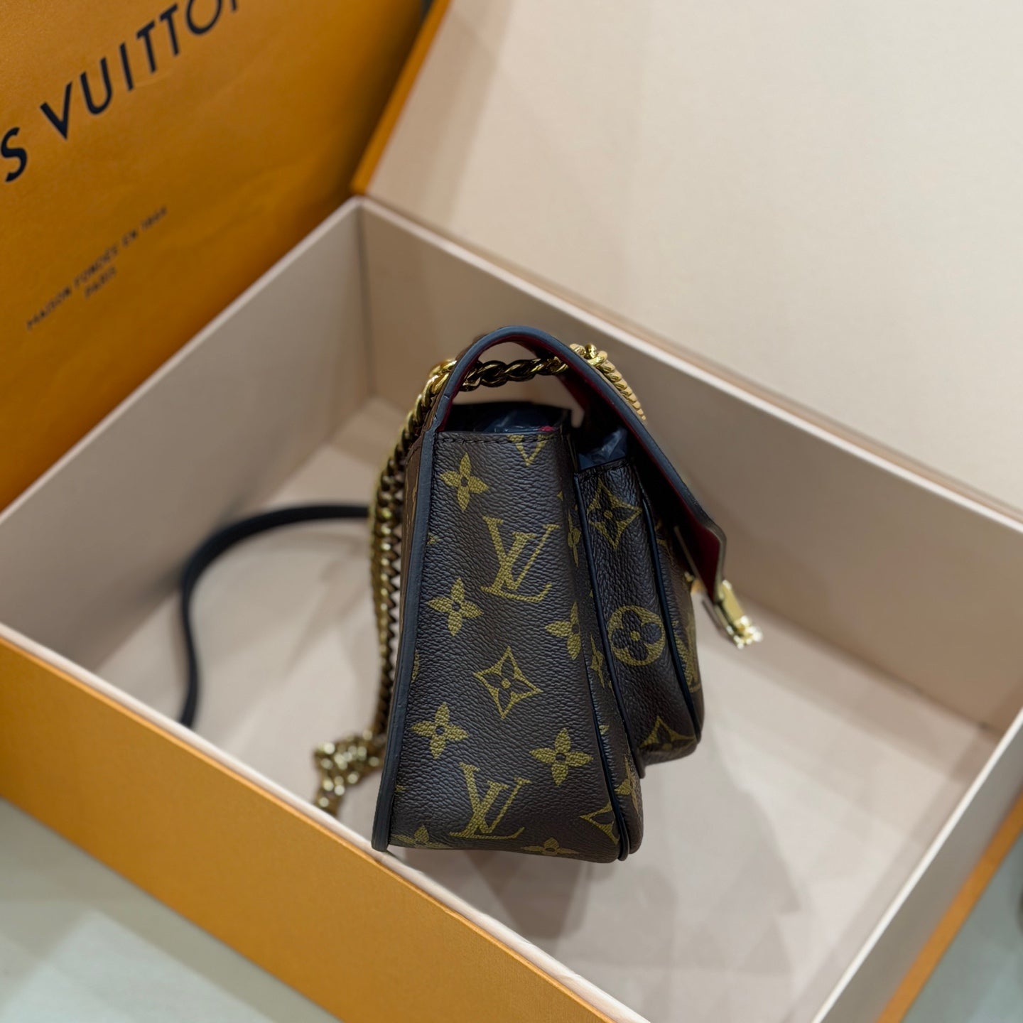Louis Vuitton Passy Crossbody 23 x 17 x 9 M45592