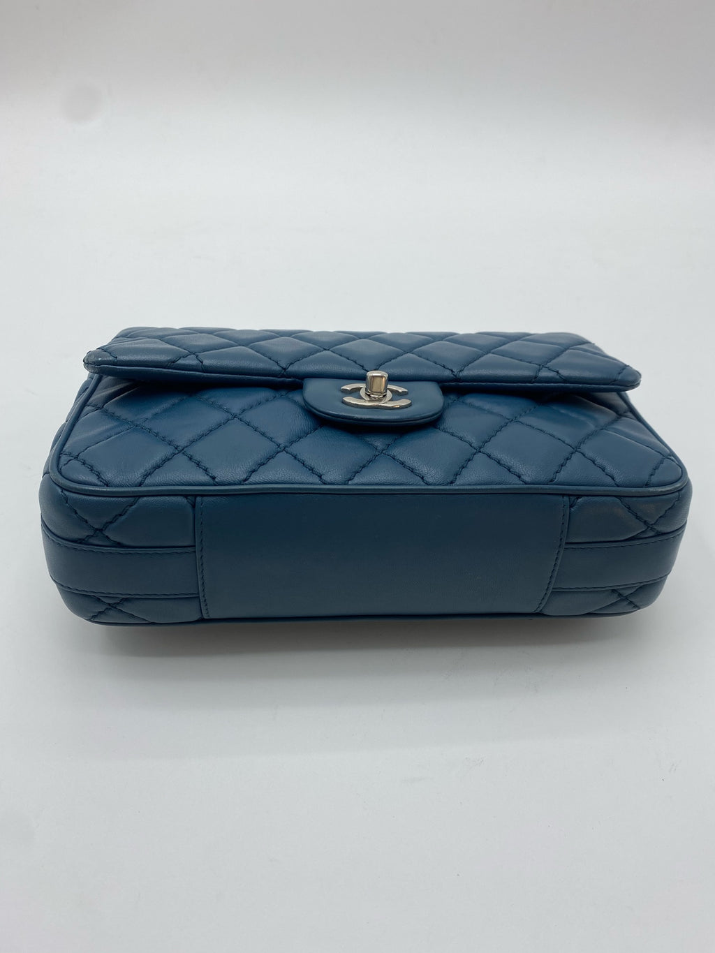 Chanel Shoulder crossbody bag Crossbody 18×7×13 AS1786-B02916-NR651