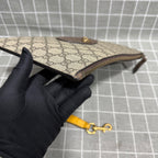Gucci Neo Vintage GG Supreme canvas clutch bag Canvas Beige Clutch 473956 K9GOT 8861