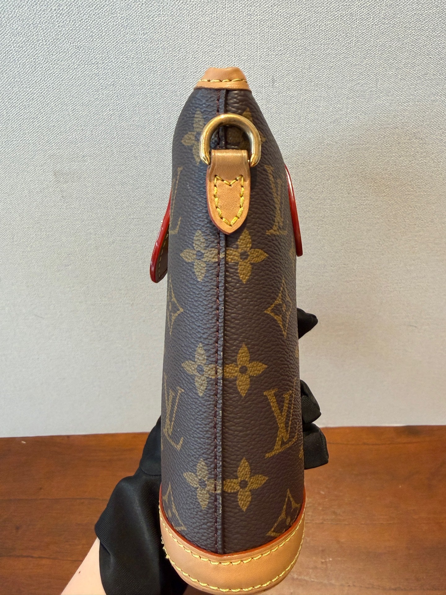Louis Vuitton Fold Me Canvas M80874