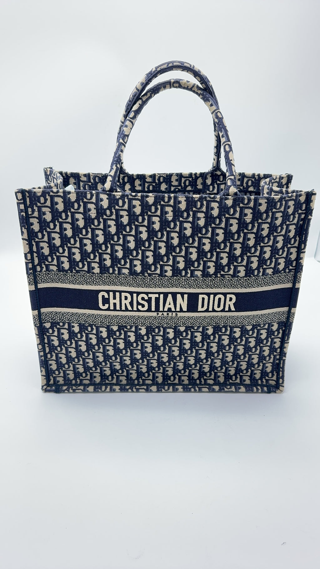 Dior Book Tote White Dimensions: 42 x 35 x 18.5 cm (length x height x width); length from handle top to bag top: 16 cm M1286ZRIW_M828
