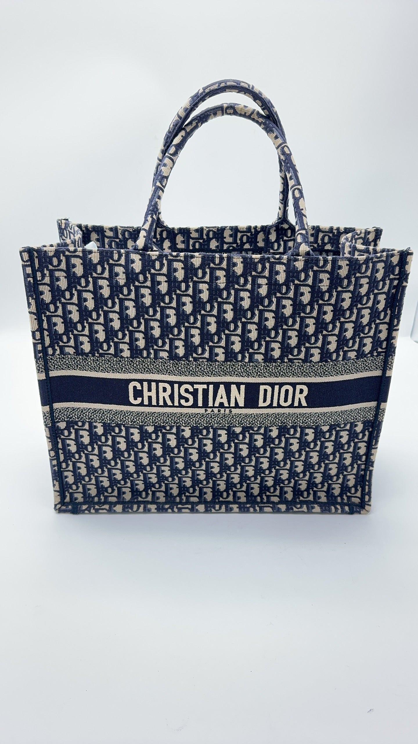Dior Book Tote White Dimensions: 42 x 35 x 18.5 cm (length x height x width); length from handle top to bag top: 16 cm M1286ZRIW_M828