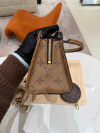 Louis Vuitton Onthego 25 x 13 x 10 M46653