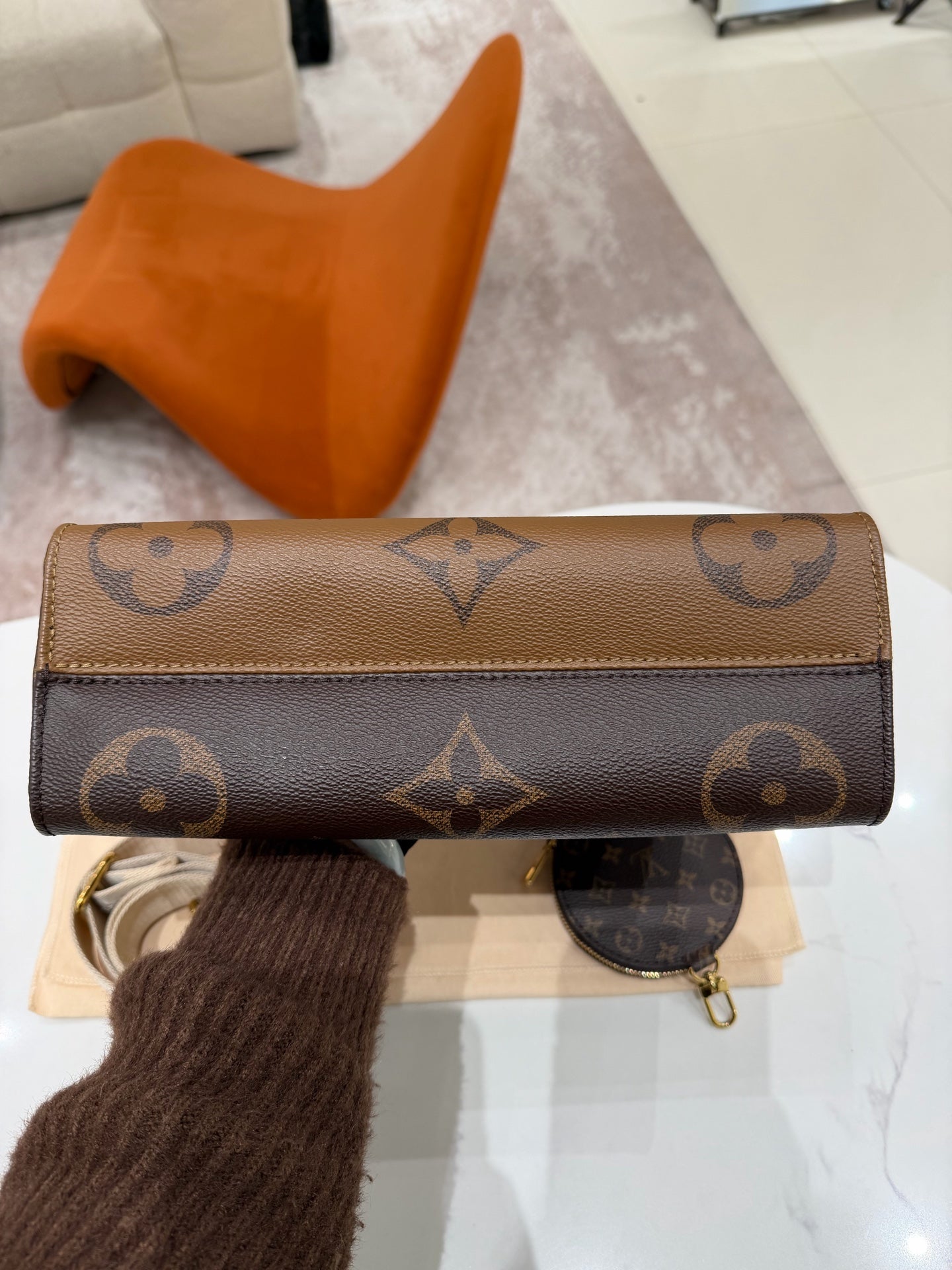Louis Vuitton Onthego 25 x 13 x 10 M46653