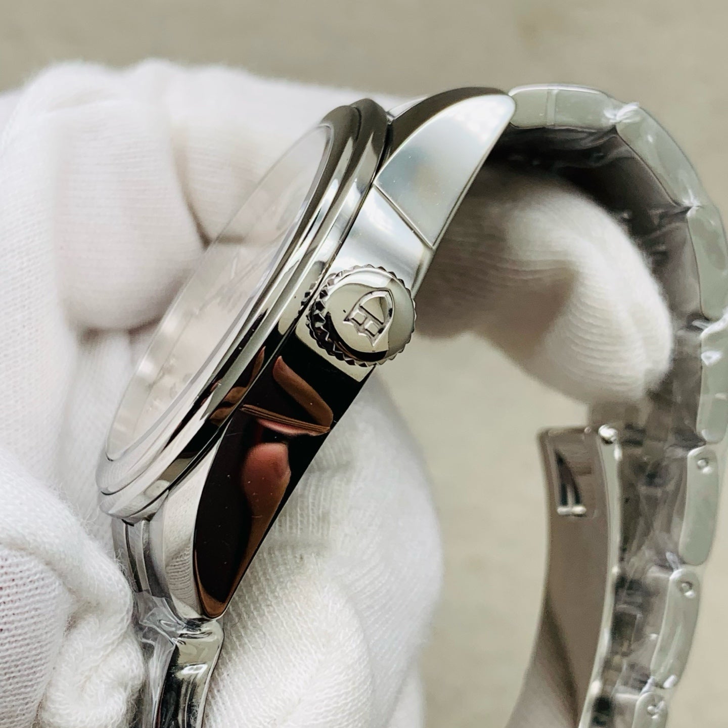 Tudor Junjue Sunday Calendar Model Silver Automatic (self-winding) watch 39 millimeters m56000-0003