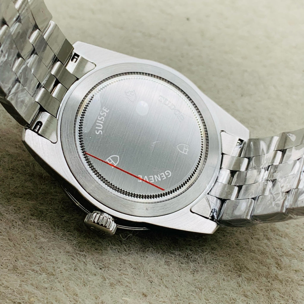 Tudor Junjue Sunday Calendar Model Silver Automatic (self-winding) watch 39 millimeters m56000-0003