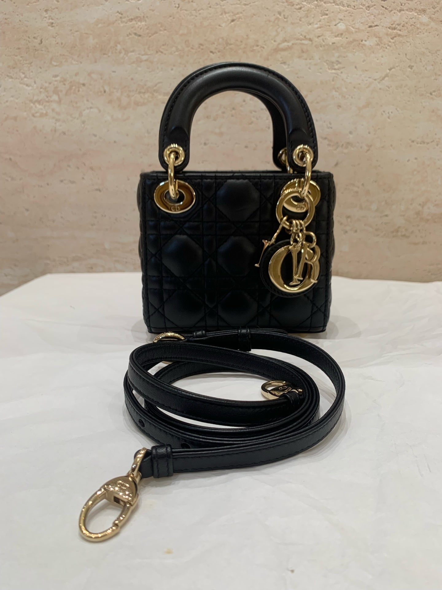 Dior Dimensions: 12 x 10.2 x 5 cm (length x height x width); shoulder strap length: 90–105 cm; length from the top of the shoulder strap to the top of the bag: 45–51 cm. S0856ONGE_M900