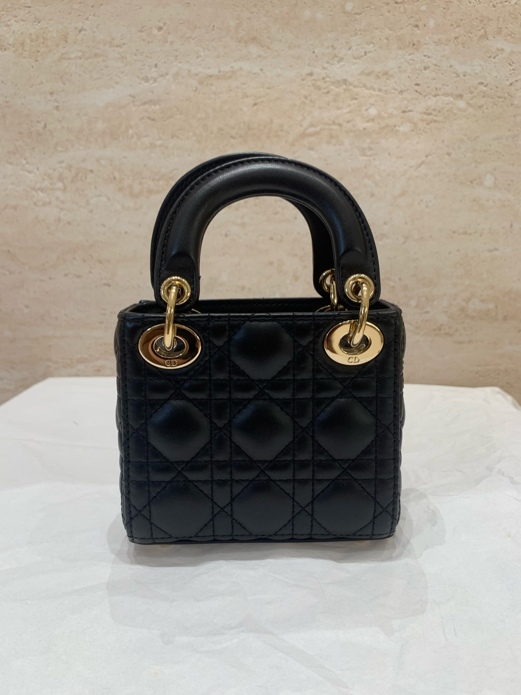 Dior Dimensions: 12 x 10.2 x 5 cm (length x height x width); shoulder strap length: 90–105 cm; length from the top of the shoulder strap to the top of the bag: 45–51 cm. S0856ONGE_M900