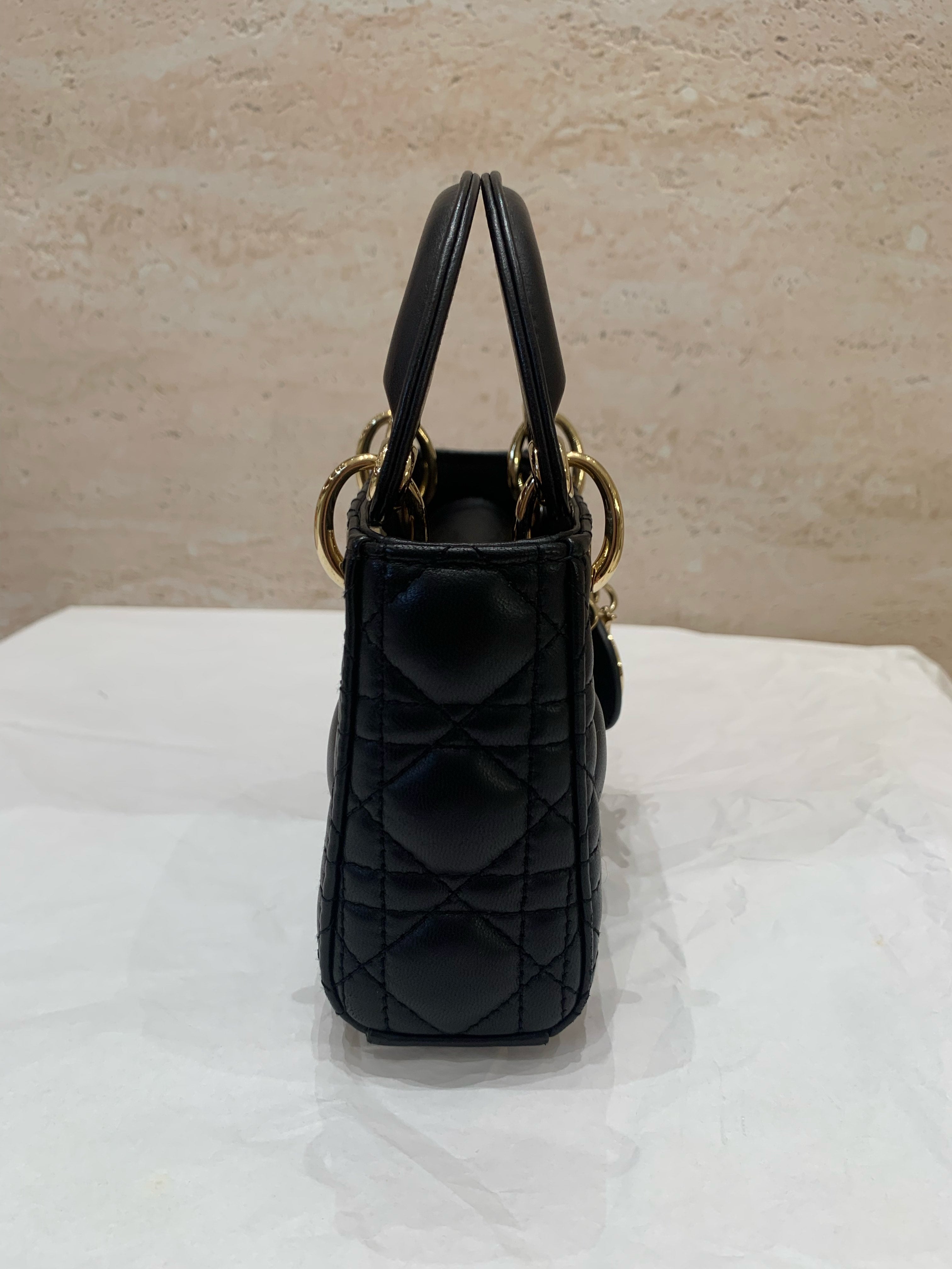 Dior Dimensions: 12 x 10.2 x 5 cm (length x height x width); shoulder strap length: 90–105 cm; length from the top of the shoulder strap to the top of the bag: 45–51 cm. S0856ONGE_M900