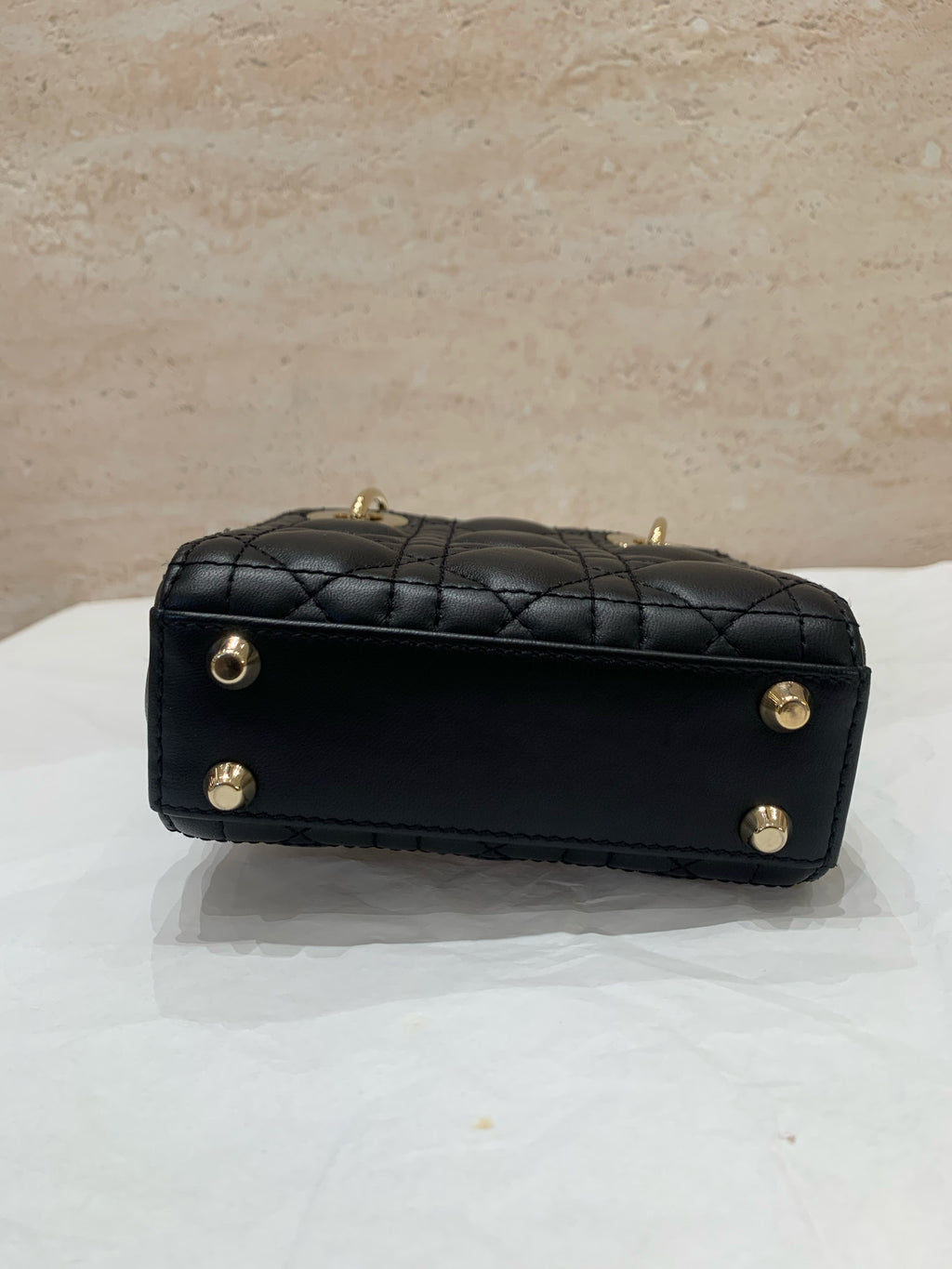 Dior Dimensions: 12 x 10.2 x 5 cm (length x height x width); shoulder strap length: 90–105 cm; length from the top of the shoulder strap to the top of the bag: 45–51 cm. S0856ONGE_M900
