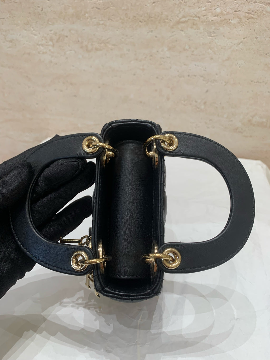 Dior Dimensions: 12 x 10.2 x 5 cm (length x height x width); shoulder strap length: 90–105 cm; length from the top of the shoulder strap to the top of the bag: 45–51 cm. S0856ONGE_M900