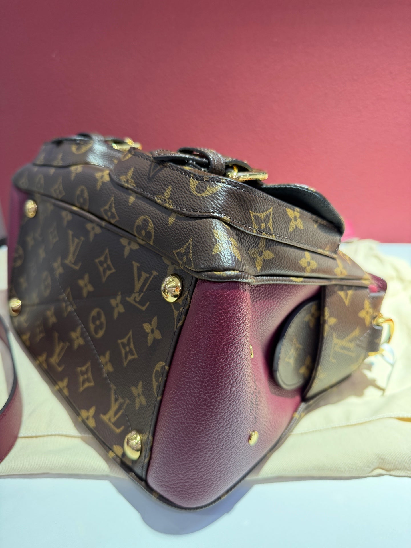 Louis Vuitton Red M43482