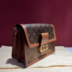 Louis Vuitton Crossbody 25.0x 17.0x 10.5 cm