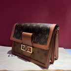Louis Vuitton Crossbody 25.0x 17.0x 10.5 cm